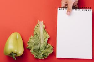 Можно не выбрасывать! Какие продукты можно есть после истечения срока годности