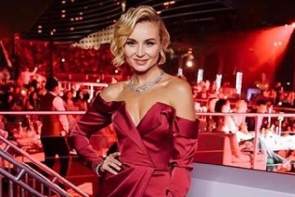 Образ дня: Полина Гагарина в Ester Abner