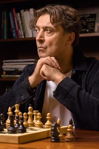 Александр Лазарев. На Александре: рубашка и лонгслив — все TJ Collection