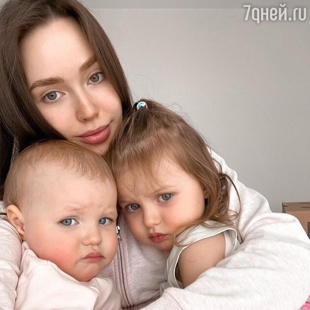Анастасия Костенко с дочерьми - фото Анастасия Костенко с дочерьми - фото