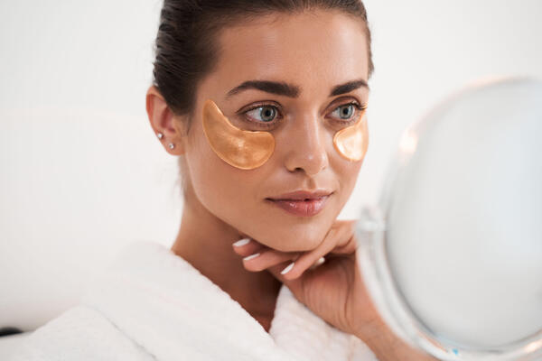 Отеки бегут: какие добавки и привычки реально уберут лишнюю жидкость