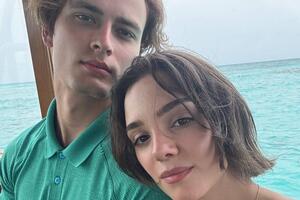 Евгения Медведева показала примерку свадебного платья — брак с Гайнутдиновым не за горами