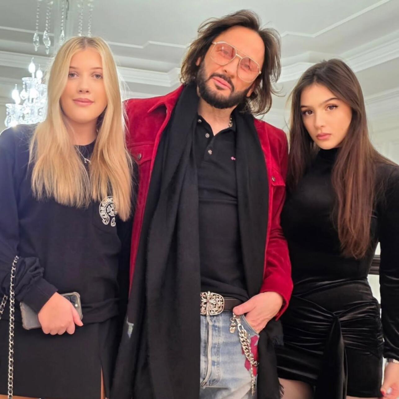 Стас Михайлов с младшими дочками