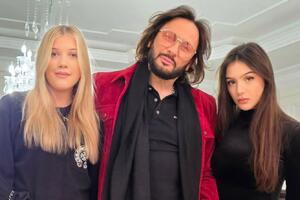 Стас Михайлов показал редкое фото с младшими дочками — непонятно, кто старше