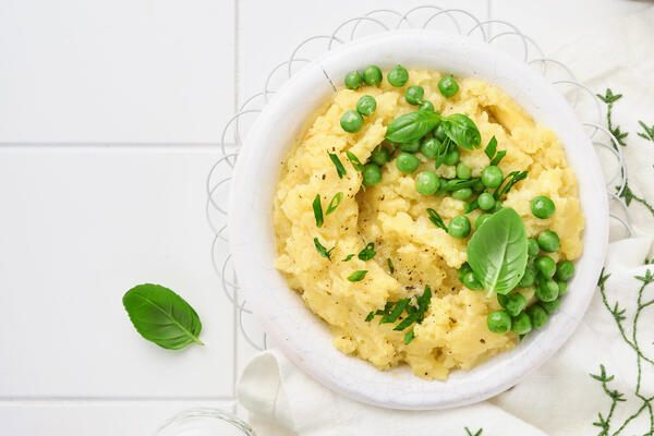 Картофельное пюре с зеленым горошком: рецепт гарнира, который исчезает первым