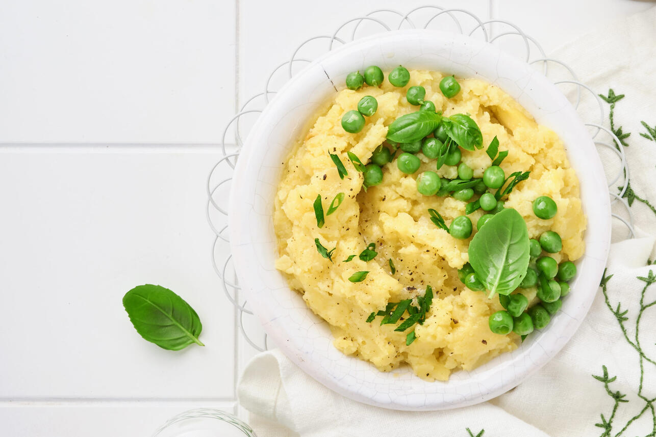 Картофельное пюре с зеленым горошком: рецепт гарнира, который исчезает первым
