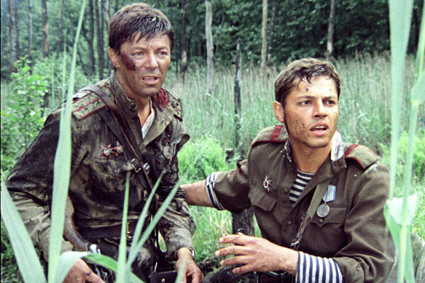 Зрители назвали современных артистов, которым доверили бы исполнить песни из советского кино