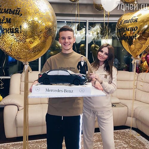 Арсений счастлив со своей женой Лианой