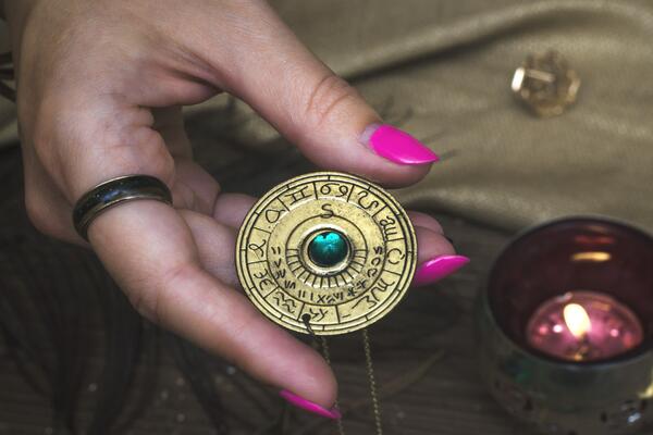 Деньги пачками: таролог раскрыла секрет обогащения для всех знаков 10 декабря