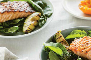 Цитрусовый салат с лососем и авокадо: ЗОЖ-рецепт от Гвинет Пэлтроу