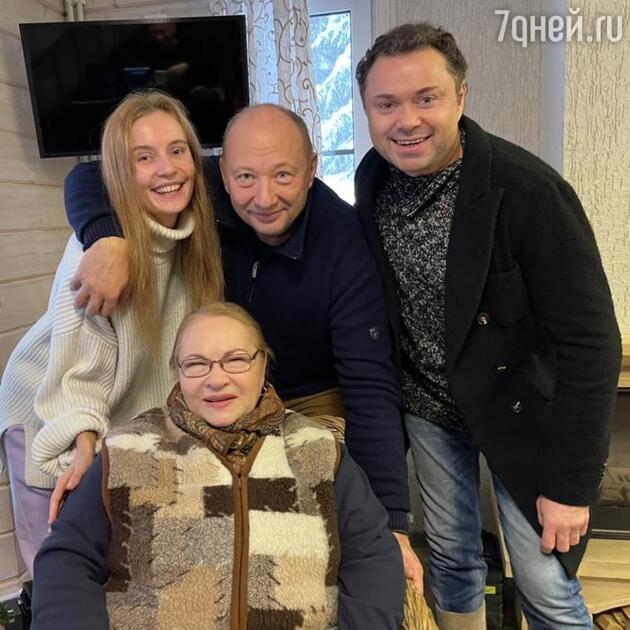 Нина Усатова в компании Софьи Юрко, Юрия Гальцева и Андрея Носкова