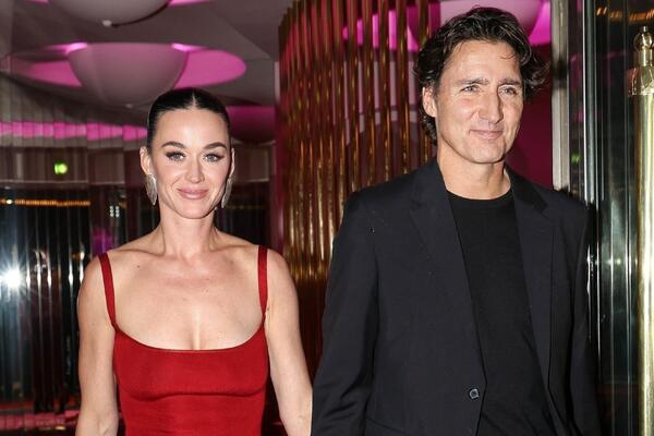 Так они и живут: Кэти Перри показала фанатам свою домашнюю жизнь с любимым  