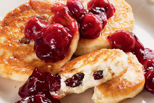 Рецепты от Юлии Высоцкой: рыбная солянка, свекольные ежики и сырники с соусом