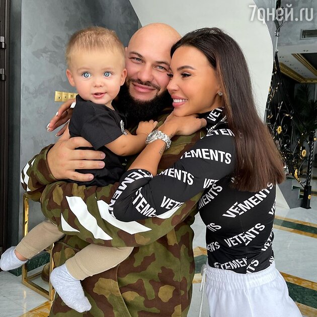 Оксана Самойлова и Джиган с сыном