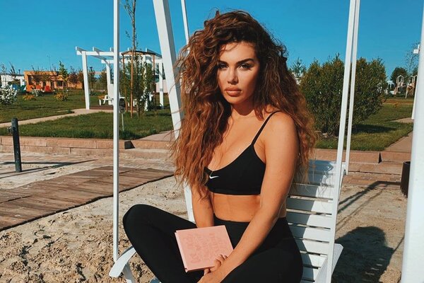 Анна Седокова показала свое «натуральное хозяйство»