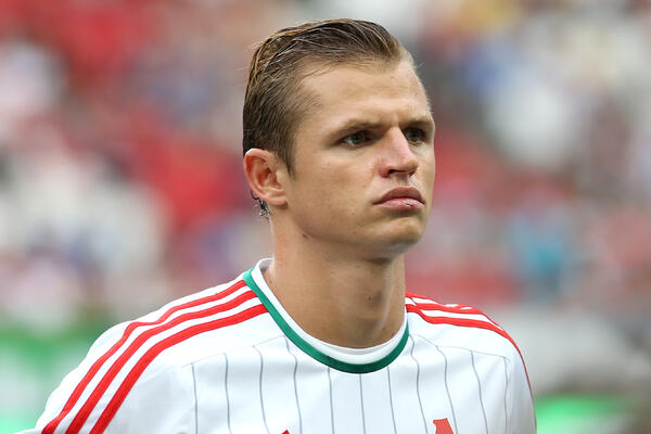 Лишь бы избавиться: Тарасов по дешевке продает дом, который строил для Бузовой