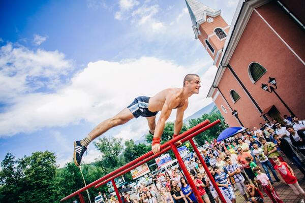 Дмитрий Чаплинский: «Street Workout делает женщину сильной, стройной и уверенной — и всё это без залов и экстремальных нагрузок»