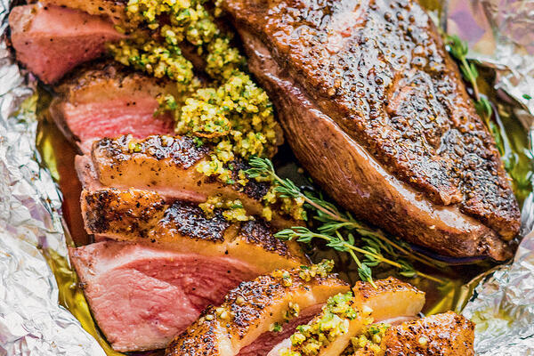 Рецепты от Юлии Высоцкой: утка с ореховым соусом, картофель c сыром и новогодний торт «Снегурочка»