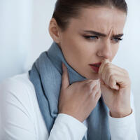 Чем смягчить горло при кашле — 5 работающих способов