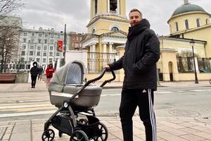 Дмитрий Шепелев умилил фото с подросшим младшим сыном