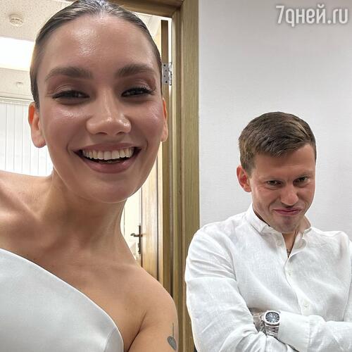Федор Смолов с женой Кариной Истоминой