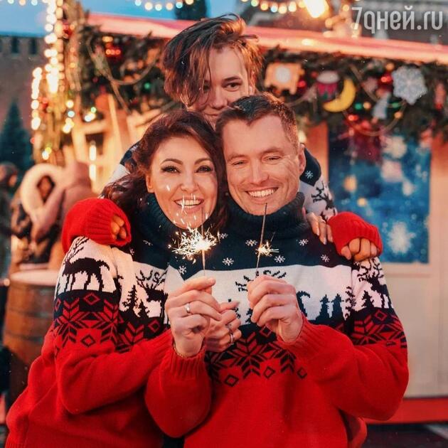 Анастасия Макеева и Роман Мальков новогодняя фотосессия