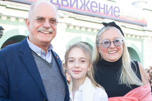 ЭКСКЛЮЗИВ: Михалков уехал с детьми и внуками в Сибирь