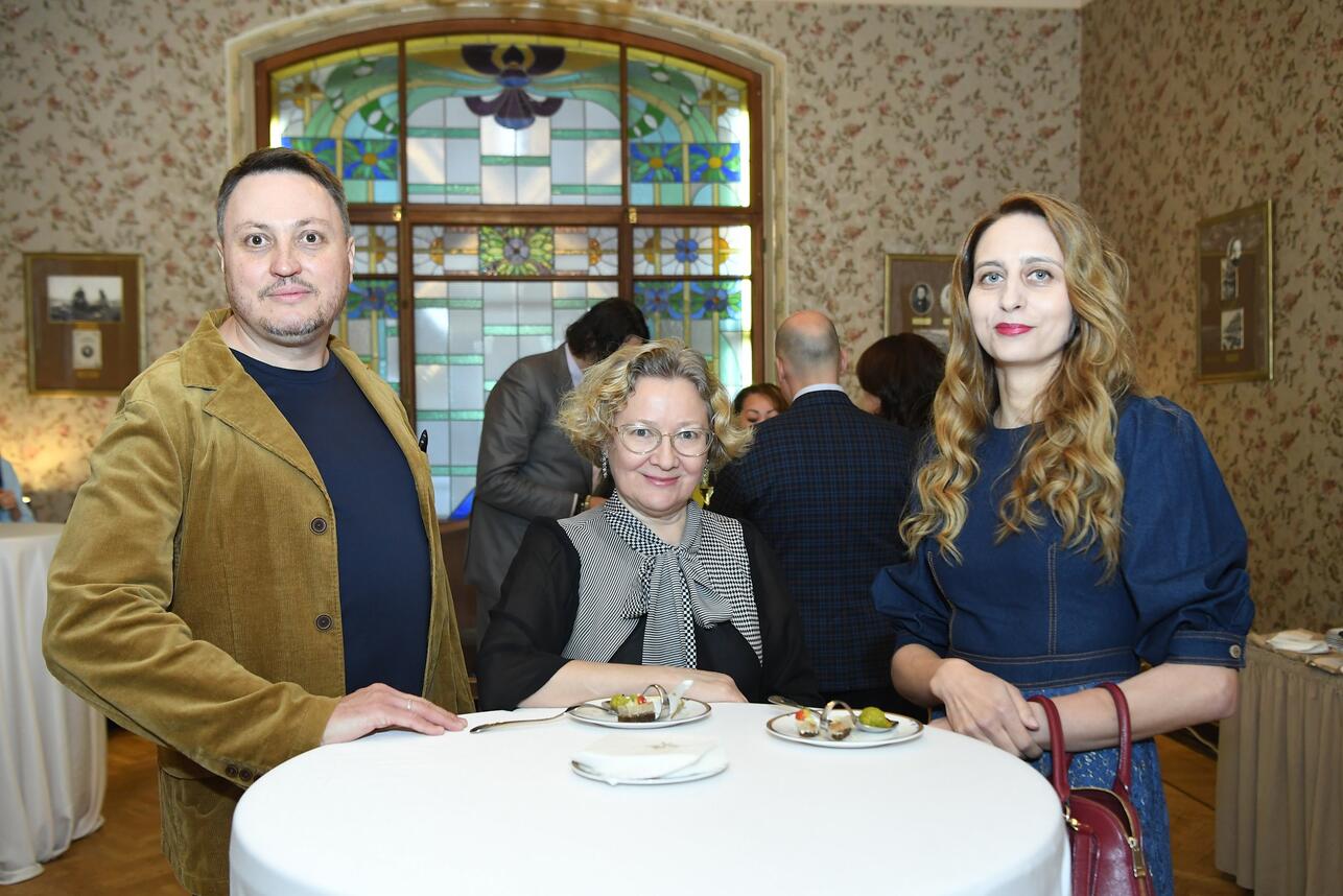 Сценарист Юрий Ненев и журналисты Инесса Фомина и Надежда Дунаева фото