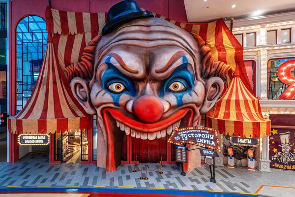 Иммерсивное шоу «По ту сторону цирка» в «Острове Мечты» посетили более 65 тысяч гостей за год