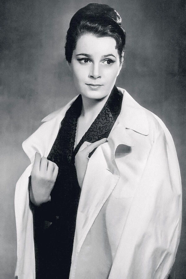 Элина Быстрицкая