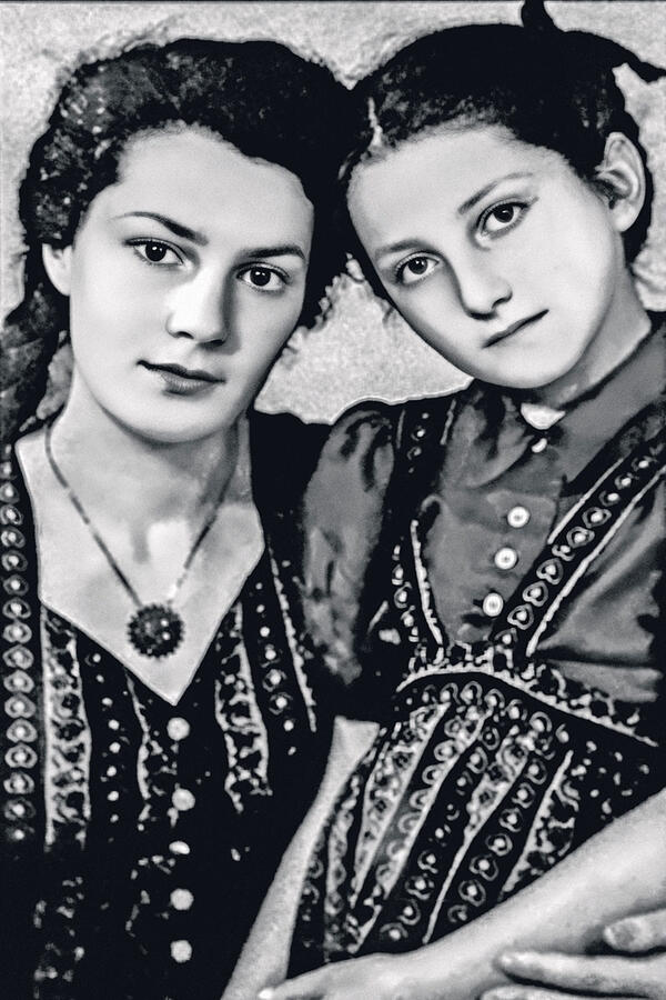 Элина Быстрицкая с сестрой