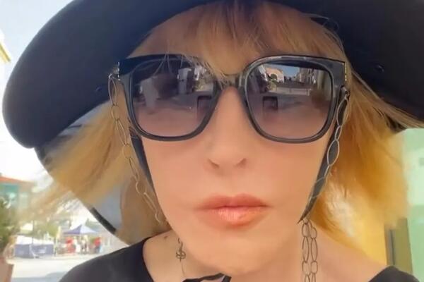 Помолодевшая и без мужа: Пугачева показала себя на романтичной прогулке