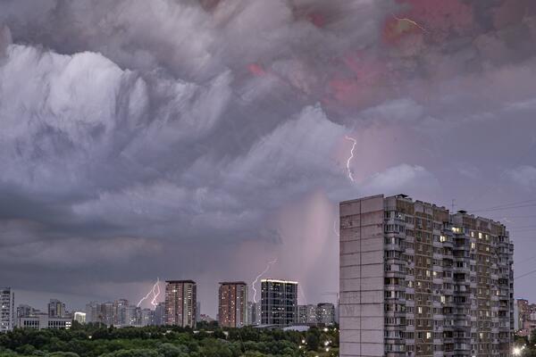 «Выстрелит залповым ливнем»: синоптик дал устрашающий прогноз погоды