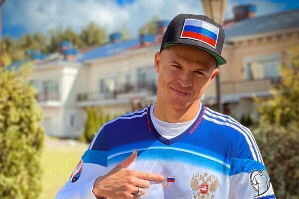 Тарасов рассказал о переезде из дома, который строил с Бузовой — ютятся в чужом коттедже