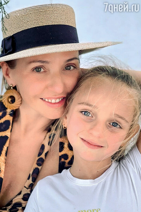 Татьяна Навка с дочкой Надей. Фото