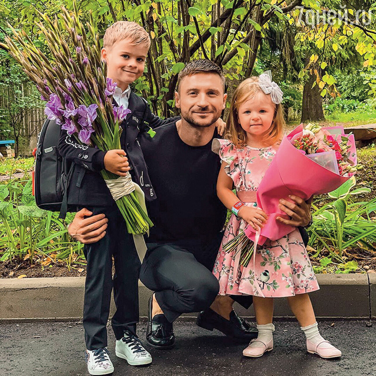 Сергей Лазарев с сыном Никитой и дочкой Аней. Фото