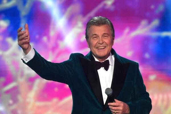 Королева показала Лещенко в его день рождения после слухов о тяжелом недуге — пустился в пляс