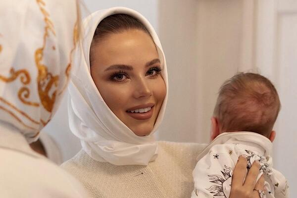 Арсений и Лиана Шульгины крестили ребенка — малыш сильно плакал