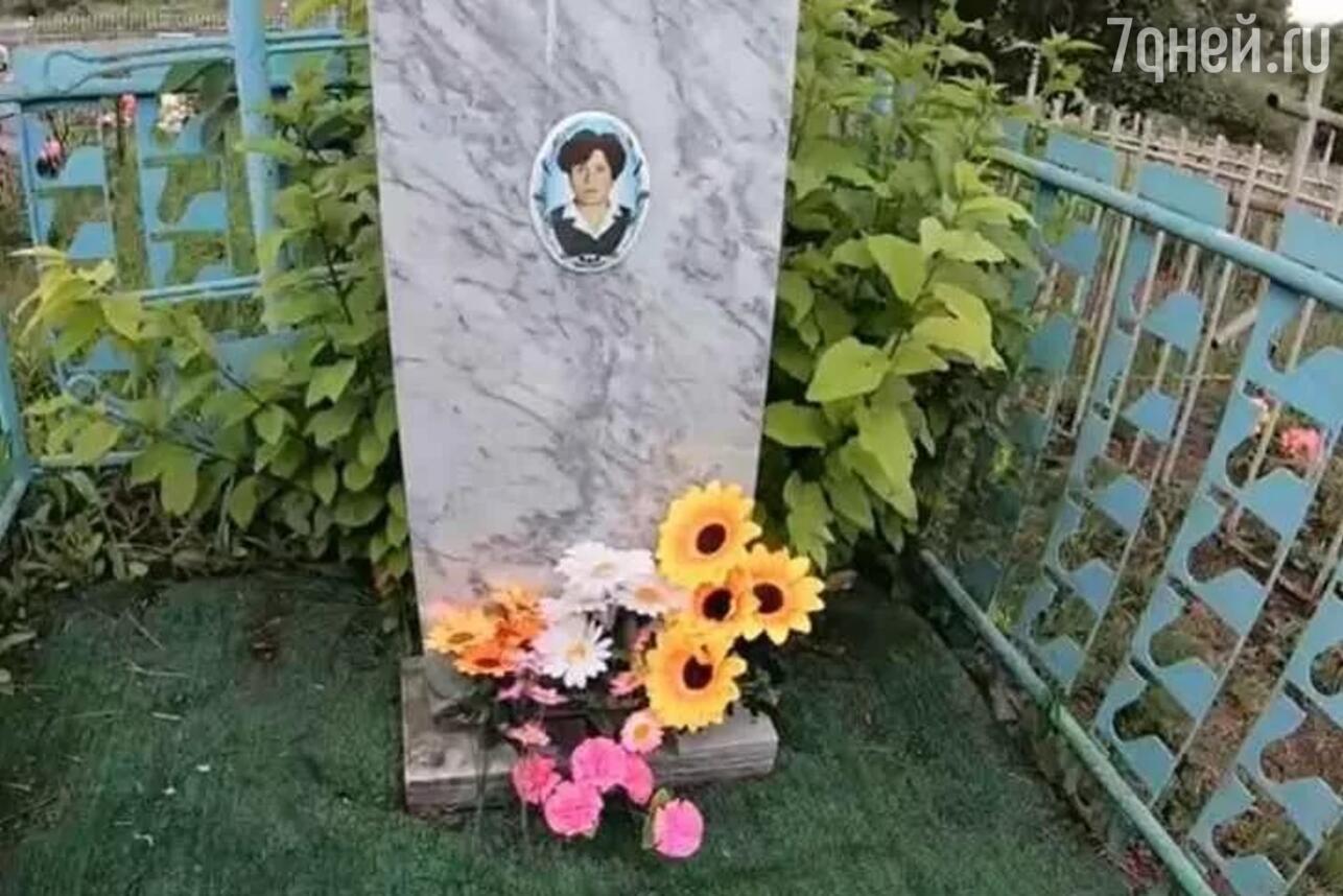 Дата рождения и смерти шатунова юры. Могила матери Юрия Шатунова веры Шатуновой. Могила Юры Шатунова.