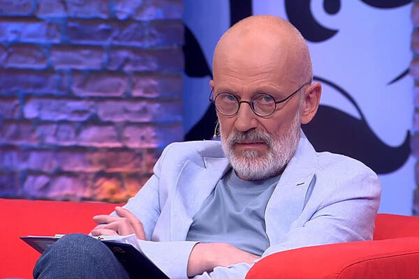 Младше его на 38 лет: Александр Гордон бросил арфистку и снова женился