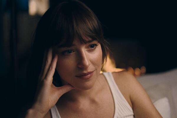 Вышел дублированный трейлер ромкома «Нескромные» с Дакотой Джонсон