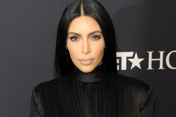 Ким Кардашьян показала себя до пластики