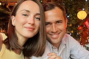 Кержаков станет отцом в четвертый раз — отвел беременную жену в роддом