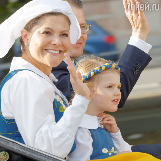 Кронпринцесса Виктория с дочкой и мужем