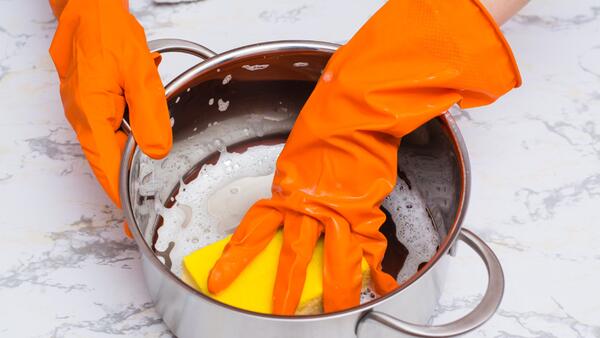 Как помыть пригоревшую кастрюлю: топ-7 простых способов