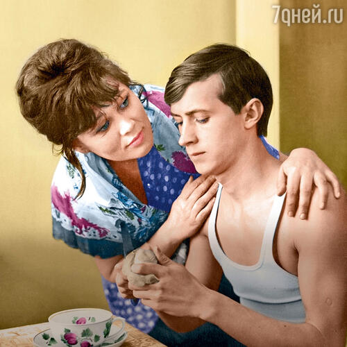 Николай Бурляев с Люсьеной Овчинниковой в фильме «Мама вышла замуж». 1969 г.