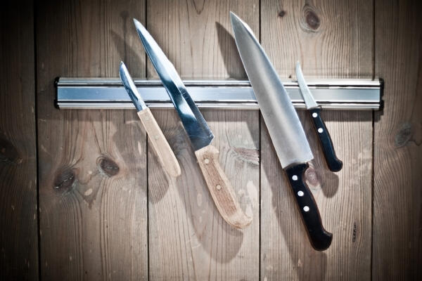 Можно ли быстро наточить кухонный нож без точилки? Поможет кружка и блюдце