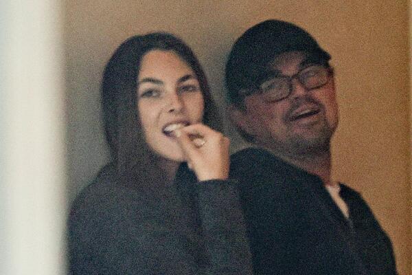 Шаг вперед: Ди Каприо перестал скрывать свои чувства к Виттории Черетти на публике