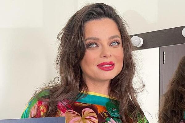 Связавшийся со стриптизершей сын Королевой решил оставить родителей