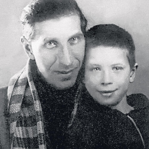 С сыном Юрием. Конец 1940-х гг.